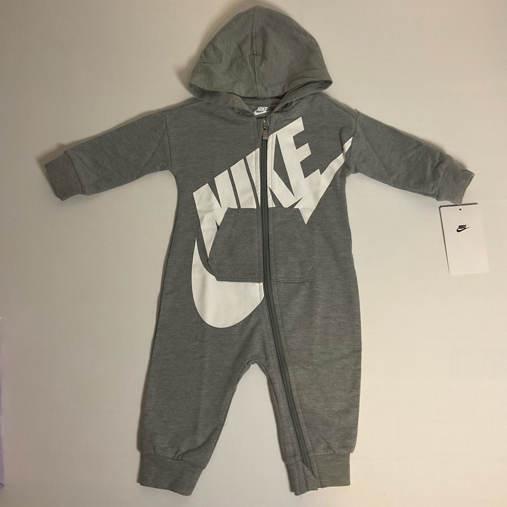 Nike Jump Suit Babies Size 6M Casual Jump Suit Grey Heather White Logo